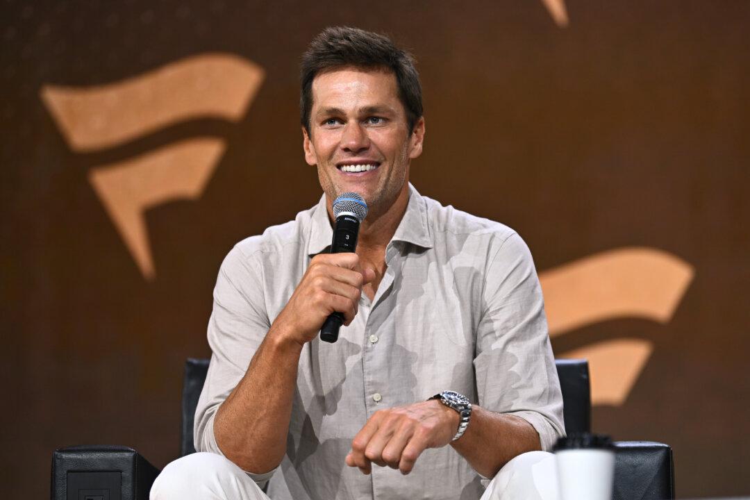 Tom Brady Broadcasting Gig Complicates Pending Bid for Raiders Ownership