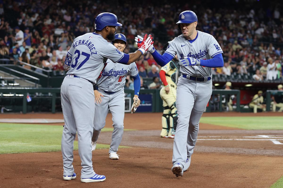 Will Smith Hits 3-run Homer, Dodgers Extend NL West Lead to 5 Games With 10–9 Win Over D-backs