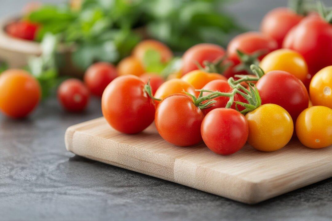 Fresh Tomato Sauce Gives Eggs a Spicy, Summery Home