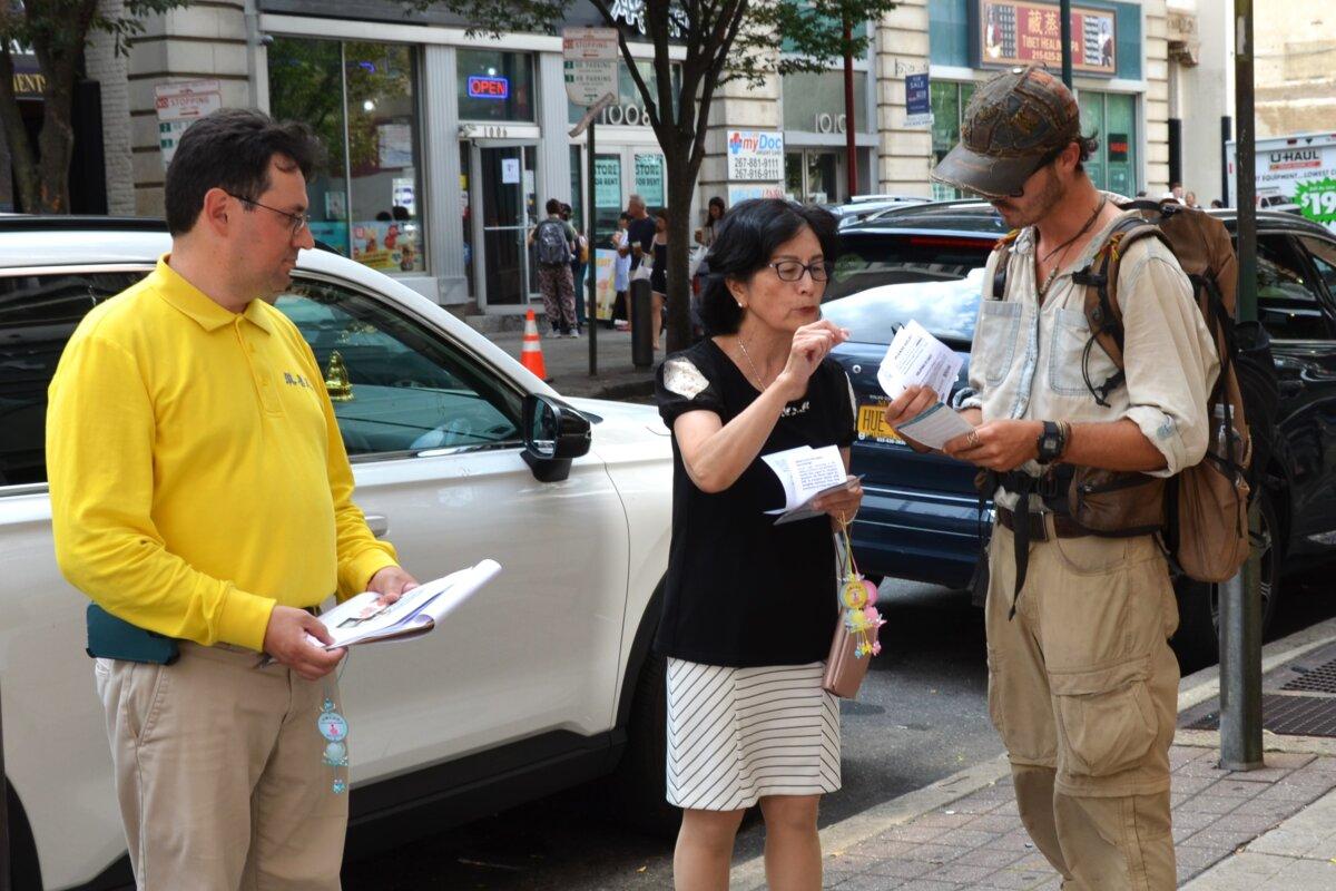 Mike Fennessy-Butters (right), a geologist, in Philadelphia Chinatown on Aug. 31, 2024. (Frank Liang/The Epoch Times)