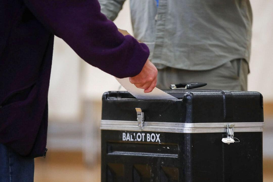 DOJ: Illegal Immigrant Stole American’s ID, Voted in US Elections