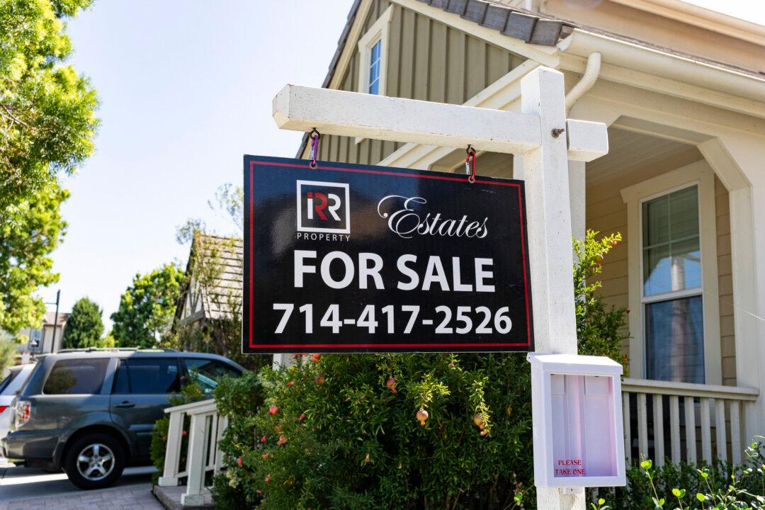 US Home Sales Surge as Supply Rises