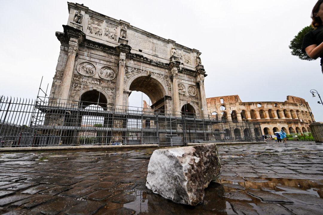 Ancient Roman Arch of Constantine Damaged by Lightning