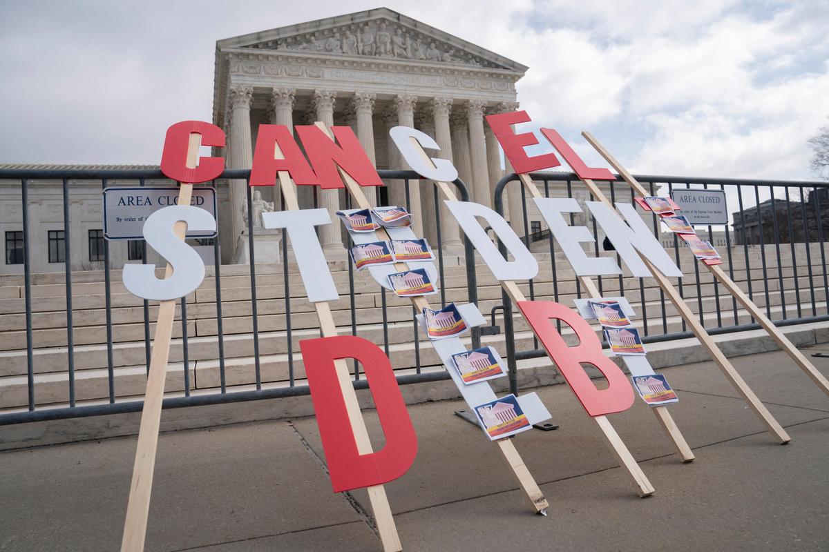America in Brief: States Sue Over US Government’s 3rd Student Loan Plan