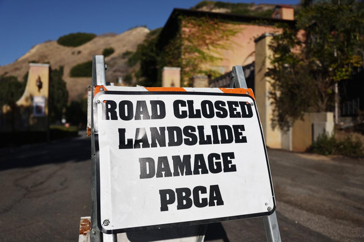 A sign warns motorists amid land movement in Rancho Palos Verdes, Calif., on Sept. 3, 2024. (Mario Tama/Getty Images)