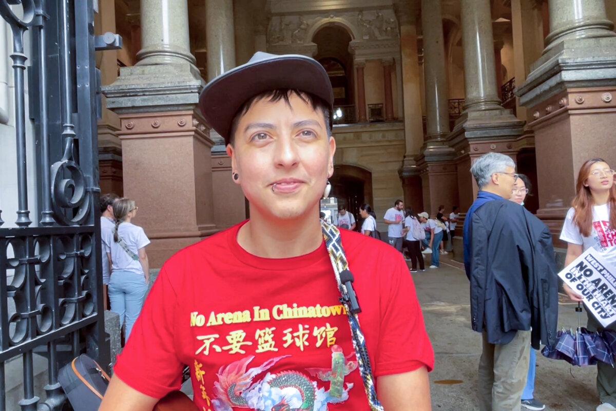 Jimena Violante, a young musician and Mexican migrant living in Philadelphia, at the rally outside Philadelphia City Hall on Sept. 7, 2024. (Frank Liang/The Epoch Times)