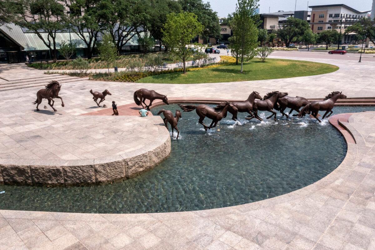 Wildlife artist Robert Glen's "Mustangs of Las Colinas," in Irving, Texas. Glen designed the water and fountains, as well as the one-and-a-half times life-size mustangs. (David Lloyd/SWA)