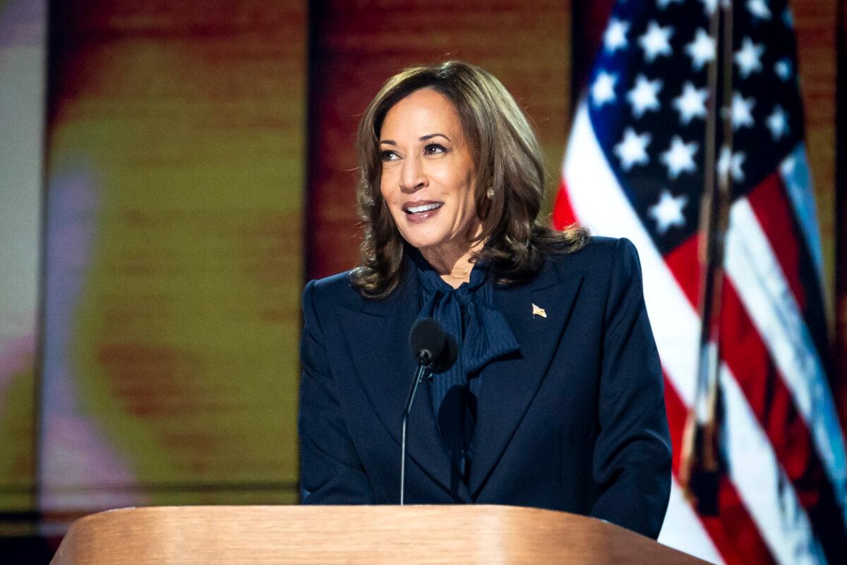 What to Watch for in the Trump-Harris Debate | USNN World News Vice President and Democratic presidential nominee Kamala Harris speaks during the last day of the Democratic National Convention in Chicago on Aug. 22. (Madalina Vasiliu/The Epoch Times)