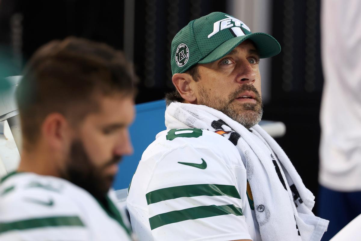 Aaron Rodgers Throws TD in Losing Cause in His Return to Field