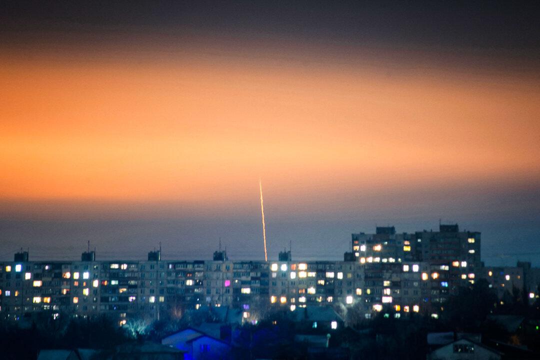 US Sanctions Iran for Providing Hundreds of Missiles to Russia