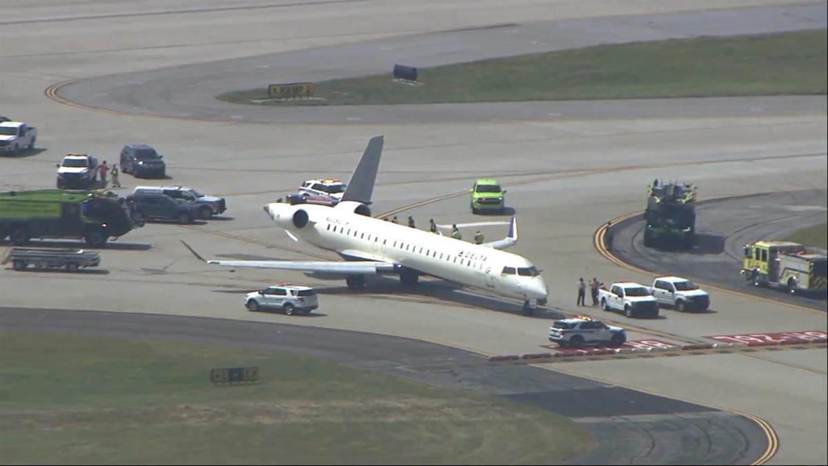 Two Delta Planes Collide on an Atlanta Taxiway, Knocking the Tail Off One