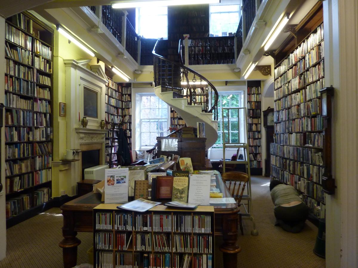 A view of the main room of one of the last few subscription libraries left in England. The Bromley House Library is located in Nottingham. (Peter Barr/<a href="https://en.wikipedia.org/wiki/Bromley_House_Library#/media/File:Bromley_House_Library_(geograph_4066502).jpg" target="_blank" rel="nofollow noopener">CC BY-SA 2.0</a>)