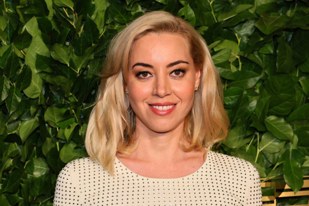 Actress Aubrey Plaza Says She Was Briefly Paralyzed, Unable to Speak After Stroke at Age 20