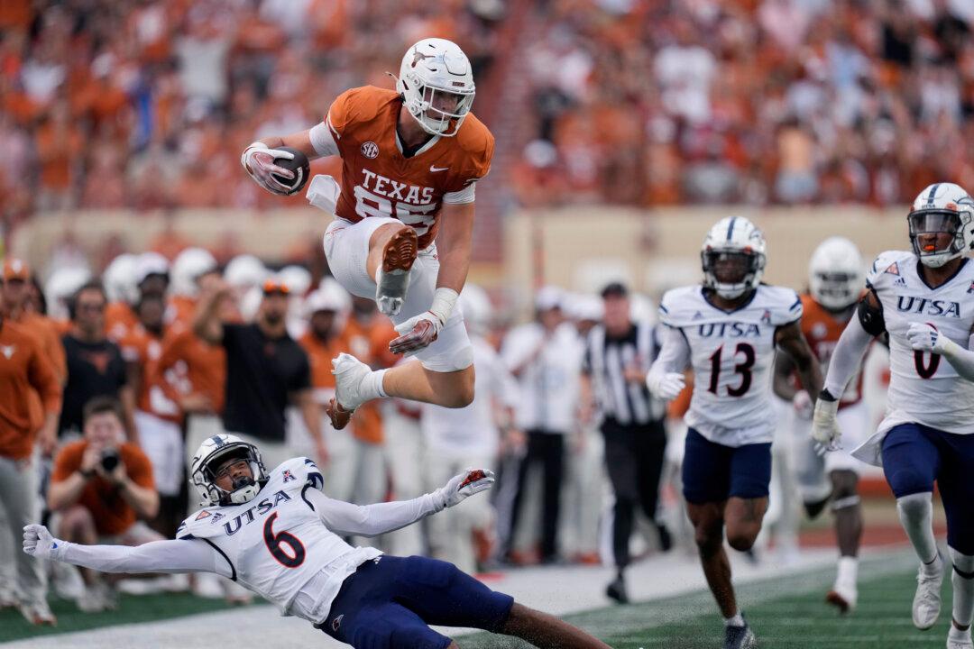 Sports Brief: Top Teams Meet in Crucial Big Ten Showdown; The Red River Rivalry Returns; NFL Brawl Features Battle of the Beltway