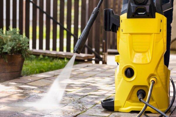 Models offer different sizes, water temperatures, safety features, GPM, PSI, pump types, and more. (Mariana Serdynska/Shutterstock)