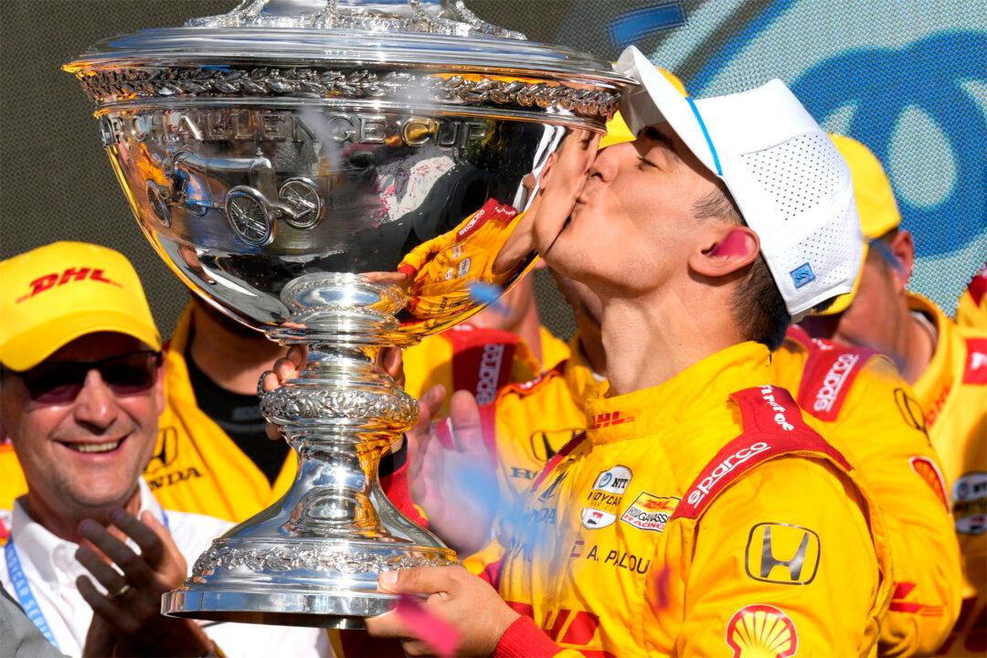 Loose Lap Belt for Power Helps Palou Cruise to 3rd IndyCar Season Championship