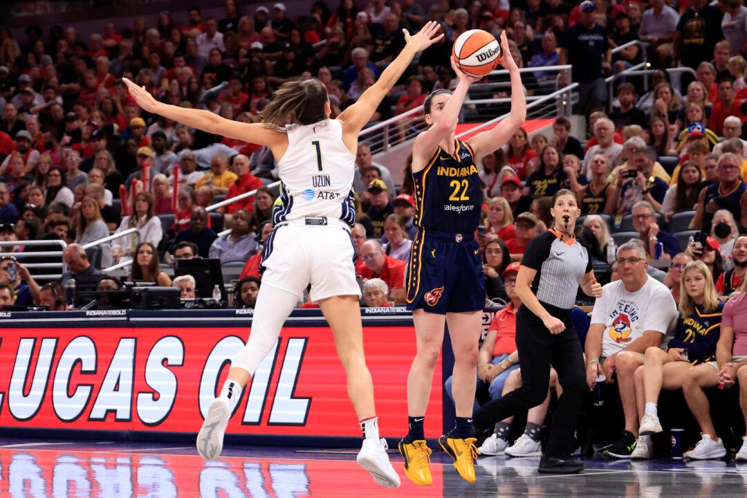 Caitlin Clark Drills 25 Straight 3-Pointers After Shaq Compares Her to Steph Curry
