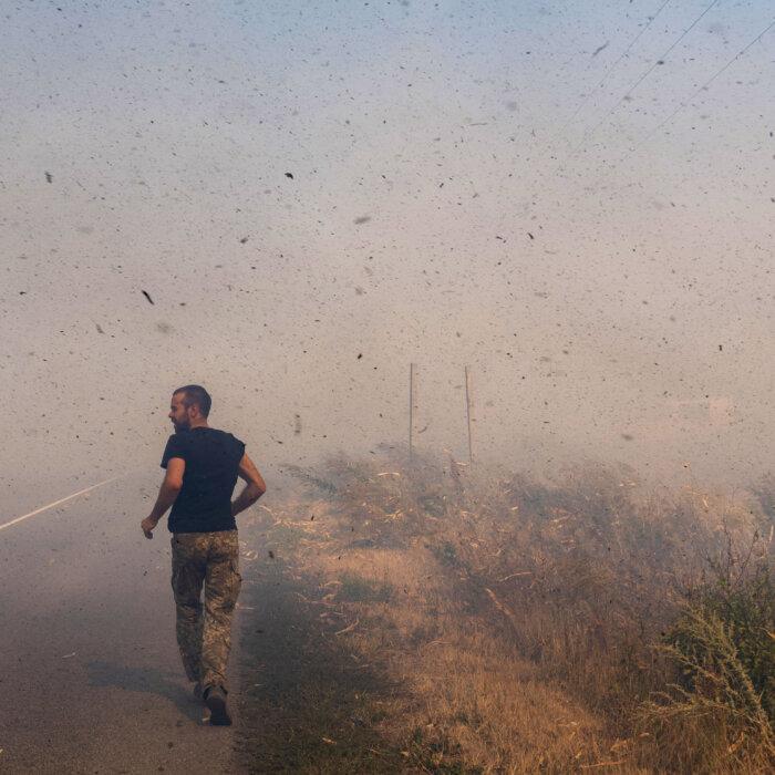 Russia, Ukraine Grapple for Frontline City Amid Push for Peace Talks