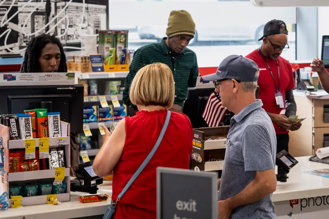 US Household Debt Posts 1st Quarterly Decline in 6 Years: New York Fed