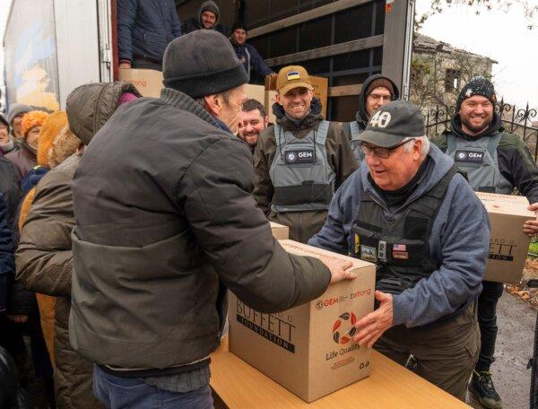 Philanthropist Howard Buffett, son of Warren Buffett, distributing aid in Posad-Pokrovske, Ukraine in an undated photo. (Spencer Taylor/Howard G. Buffett Foundation via AP)