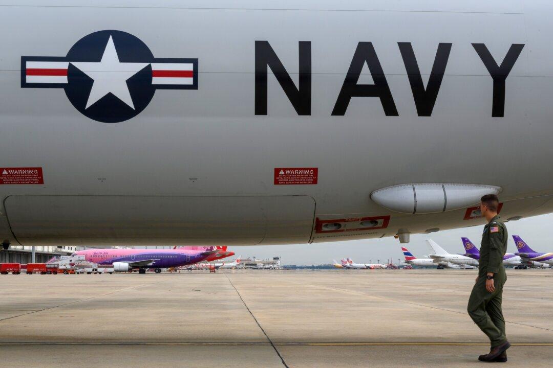 US Navy Surveillance Aircraft Transits Taiwan Strait, Tailed by China’s Warplanes