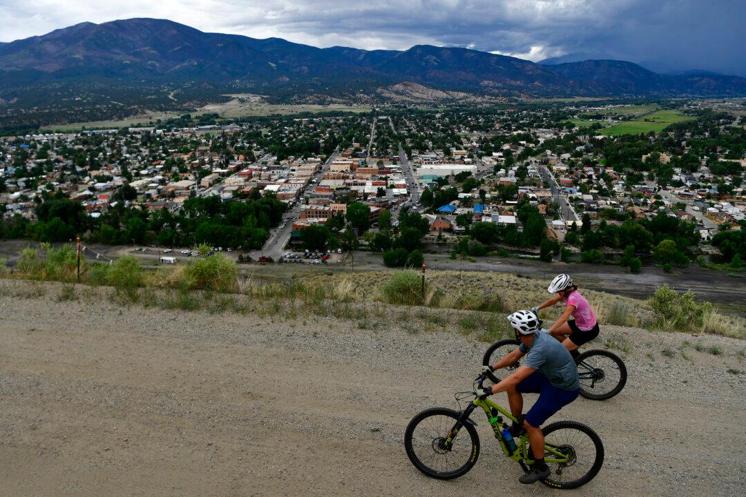 An RV Trip to This Colorado Mountain Town Will ‘Blow Your Kids’ Minds’