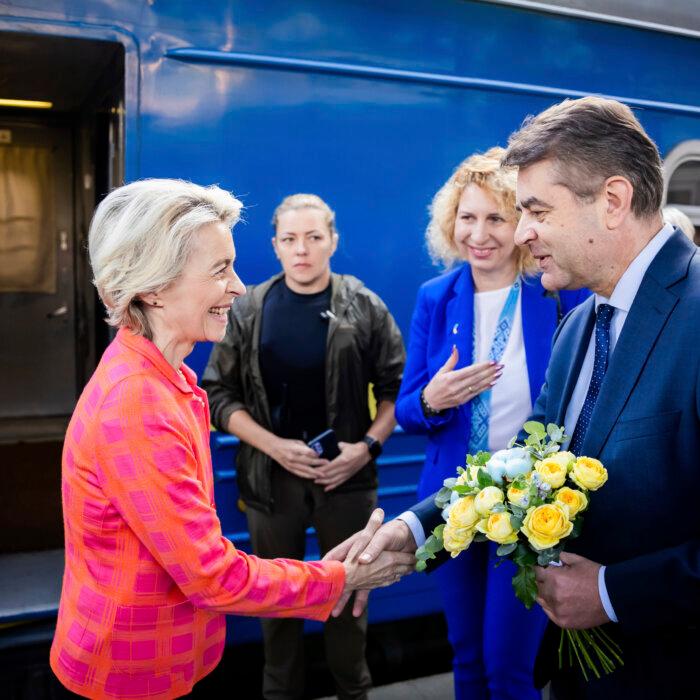 EU Commissioner Visits Ukraine As Bloc Pledges 160 Million Euros for Winter