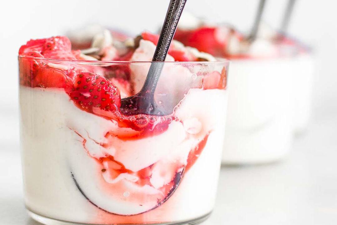 Yogurt Panna Cotta With Honey-Roasted Strawberries