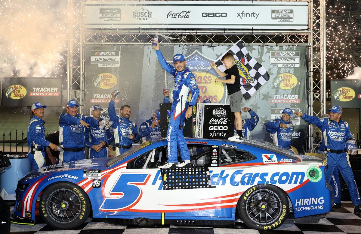 Kyle Larson Atop NASCAR Playoffs After Dominant Performance at Bristol