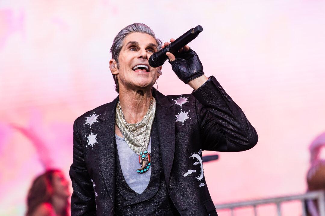 Jane’s Addiction Frontman Perry Farrell Seeks Treatment After Onstage Altercation