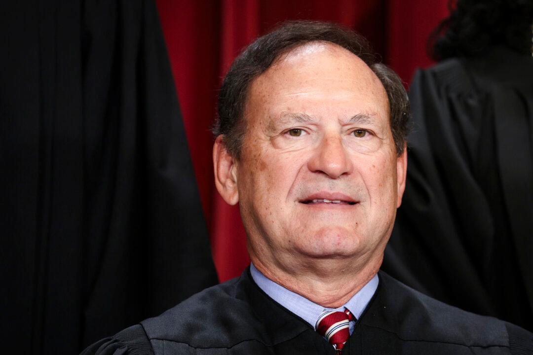 Supreme Court Halts Removal of Child Involved in International Custody Dispute