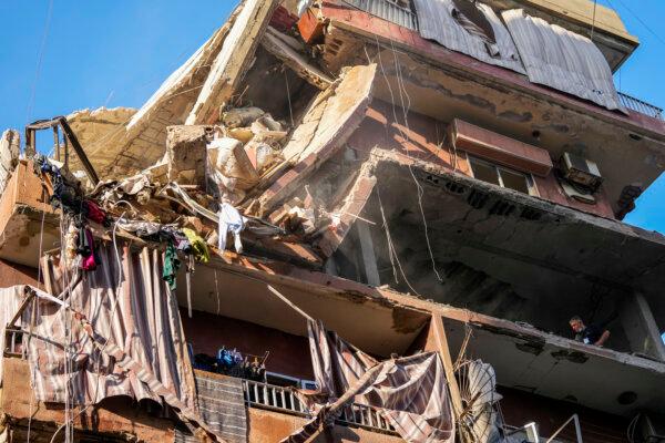 Hezbollah Targets Tel Aviv as Israel Continues Strikes | USNN World News Residents check a partially destroyed building at the site of an Israeli airstrike in Beirut's southern suburbs, Tuesday, Sept. 24, 2024. (AP Photo/Hassan Ammar)