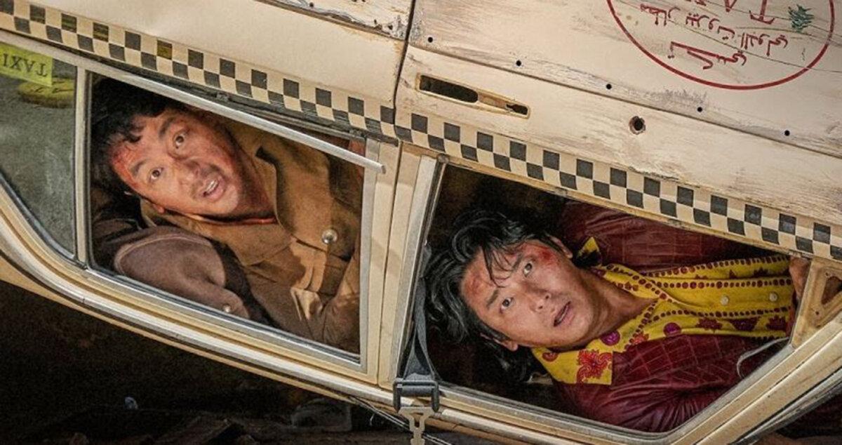 Lee Min-jun (Ha Jung-woo, L) and Kim Pan-su (Ju Ji-hoon), in “Ransomed.” (Showbox)