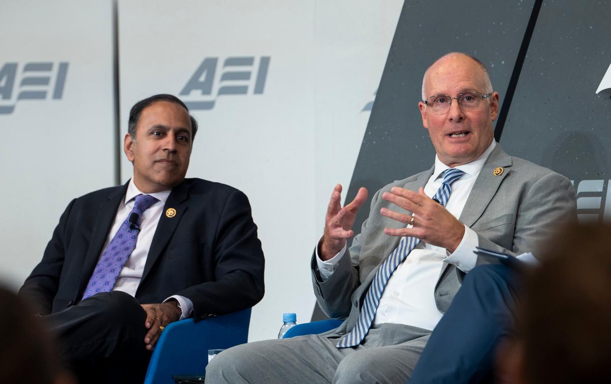 Republican, Democrat Lawmakers Push for ‘Unwavering’ Commitment to AUKUS