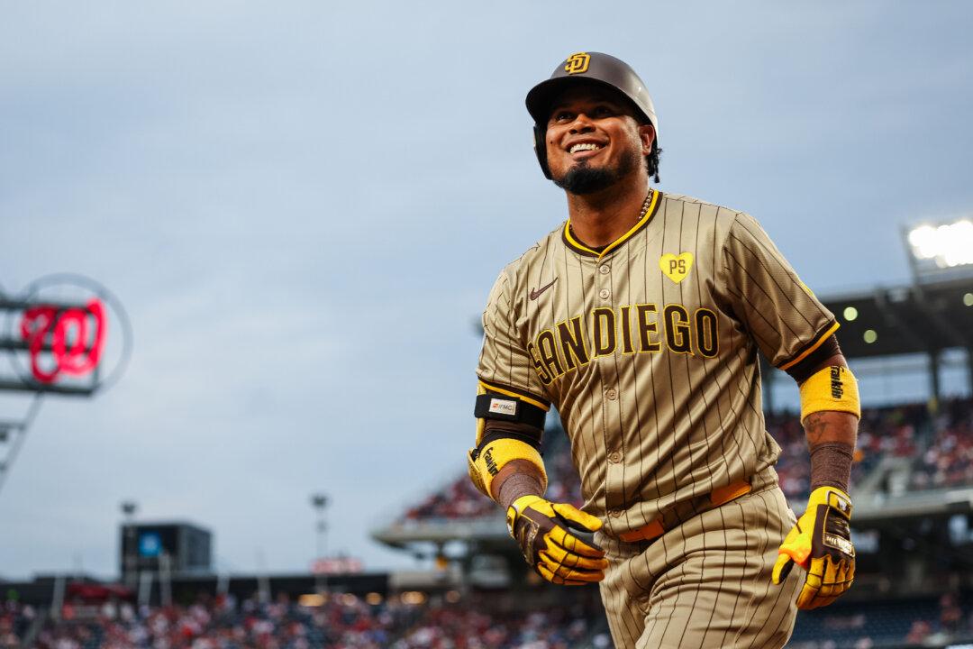 Padres’ Arraez Swinging MLB’s Most Reliable Bat