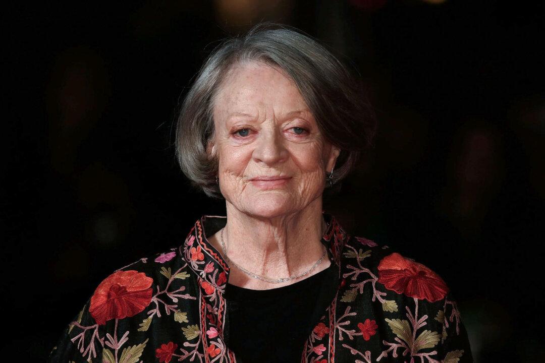 Maggie Smith, Oscar-Winning Actress Known for ‘Downton Abbey,’ ‘Harry Potter,’ Dies at 89