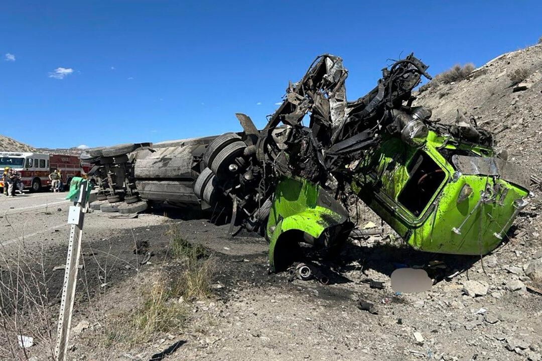 5 People Killed in 4-vehicle Chain Reaction Crash on Central Utah Highway