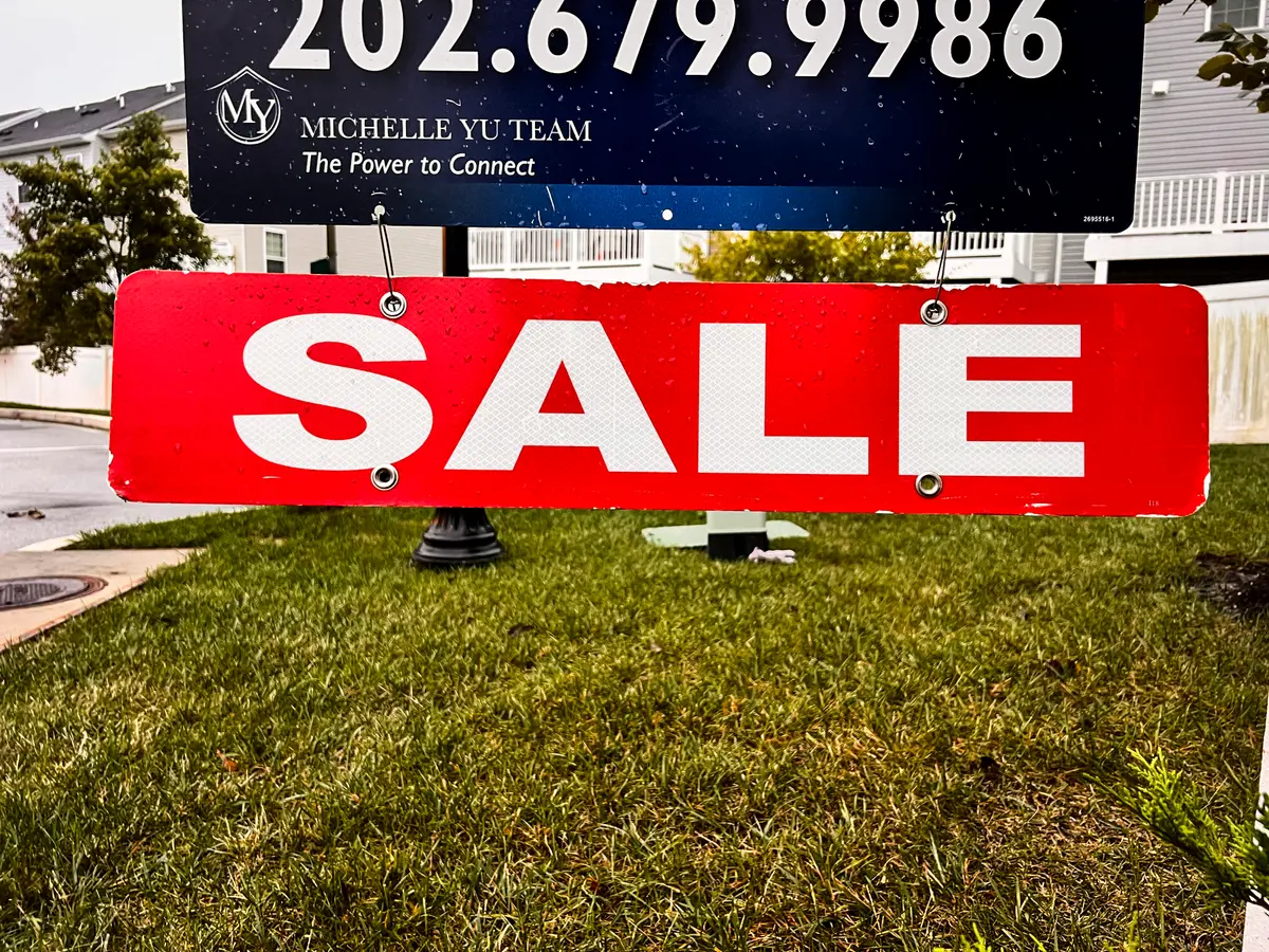 Homebuying Stalls Despite US Mortgage Rates Sliding to 4-Year Low