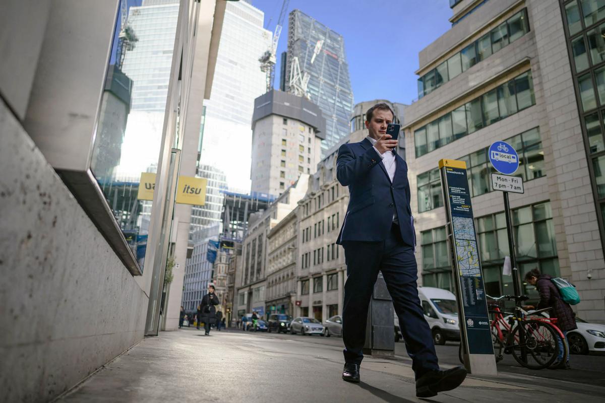 UK Economy Shows Weaker Than Expected Growth Over Spring