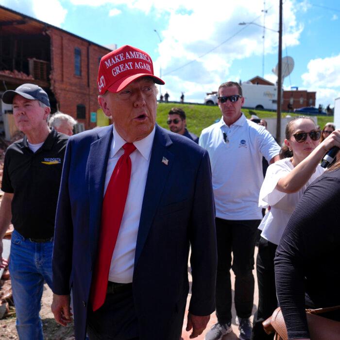 Trump Visits Southern Georgia With Fuel and Aid, Gets Briefed on Helene Damage