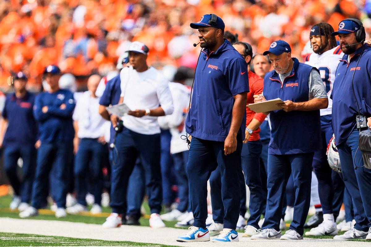 NFL Roundup: Pats Shock Bengals to Open Jerod Mayo Era