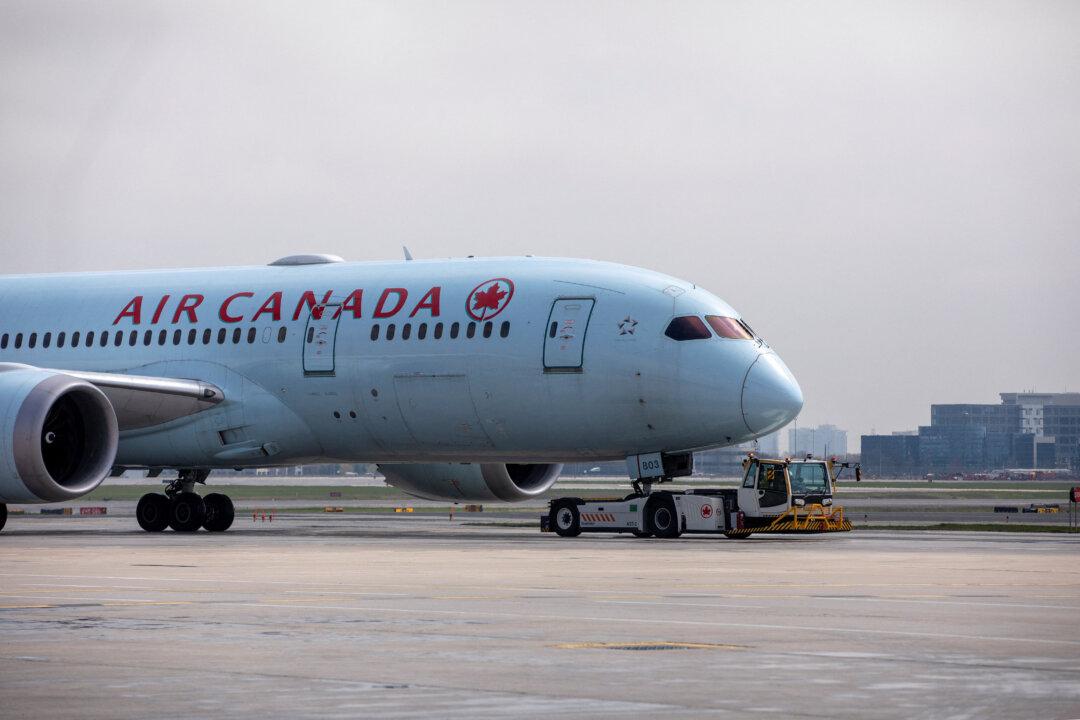 Trudeau Says Government Will Not Intervene in Air Canada Dispute With Pilots