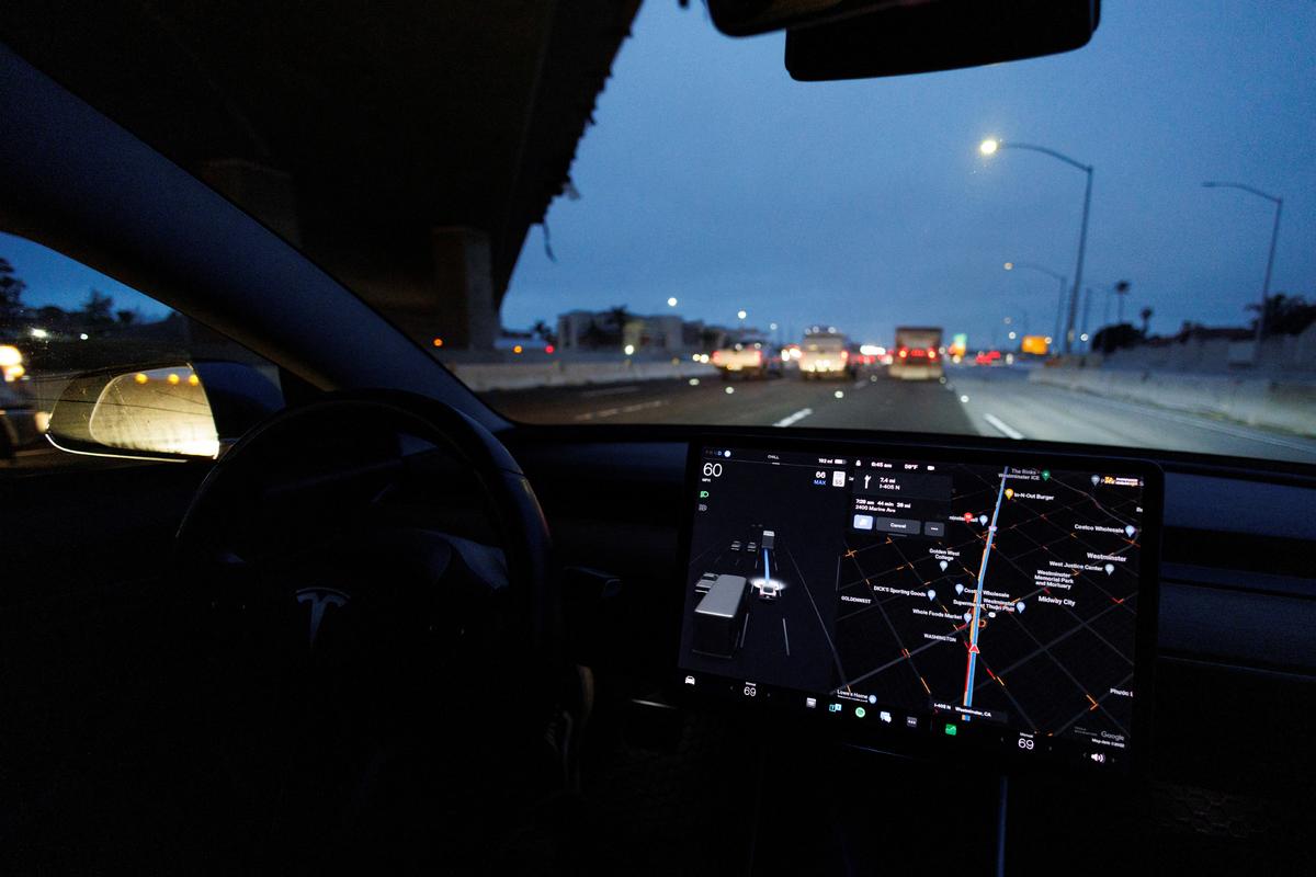 Drivers More Likely to Be Distracted While Using Partial Automation Tech, Study Shows