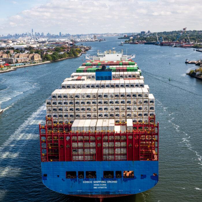 Dockworkers Union Accepts New Labor Contract