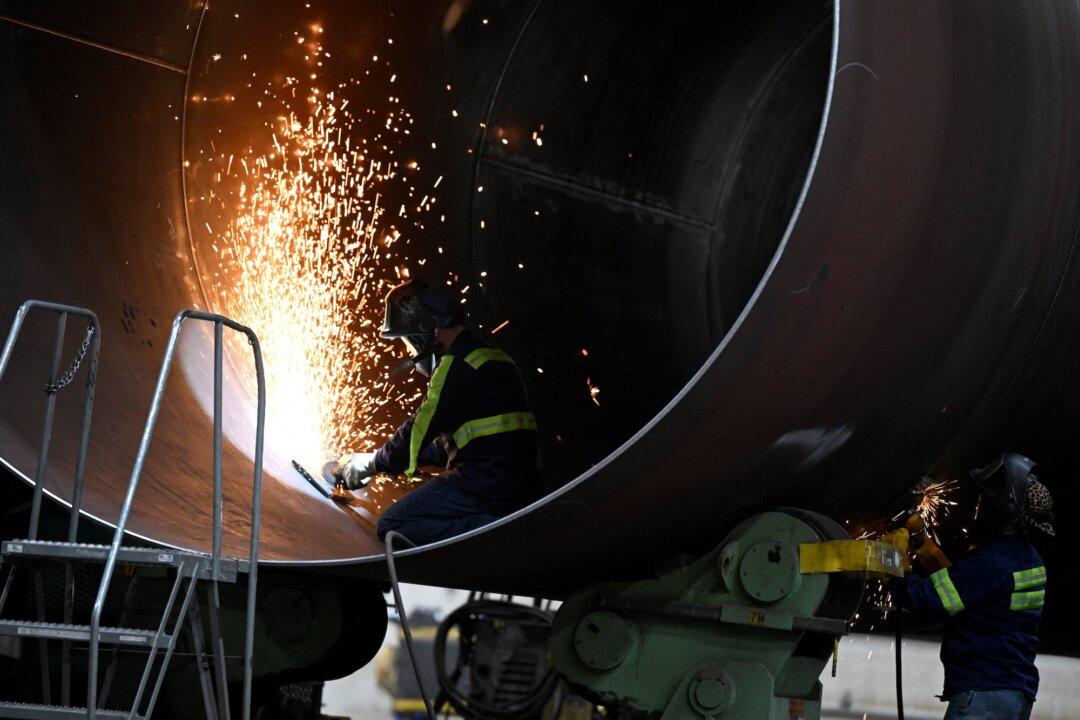 US Manufacturing Contracts for 4th Straight Month in October