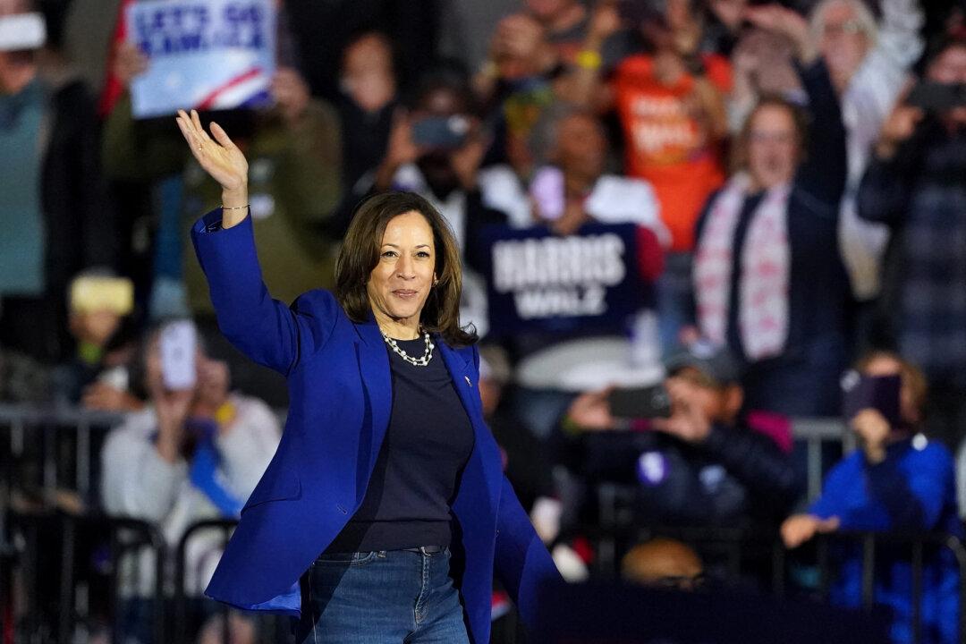 Harris Makes Final Push to Engage Latino Voters in Arizona, Nevada
