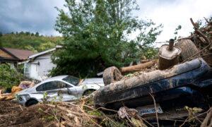Harris Visits Storm-Damaged Georgia