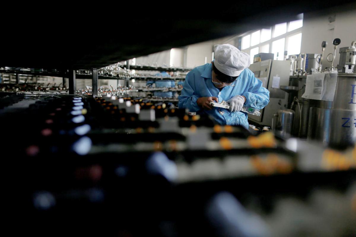 China’s Manufacturing PMI Stays Below 50 Percent, Stimulus Plan Unlikely to Work: Experts