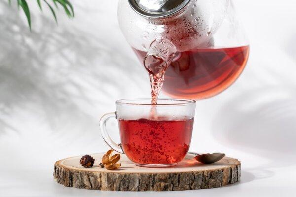 Hibiscus plants are full of vitamin C and other antioxidants. (Anna Puzatykh/Shutterstock)