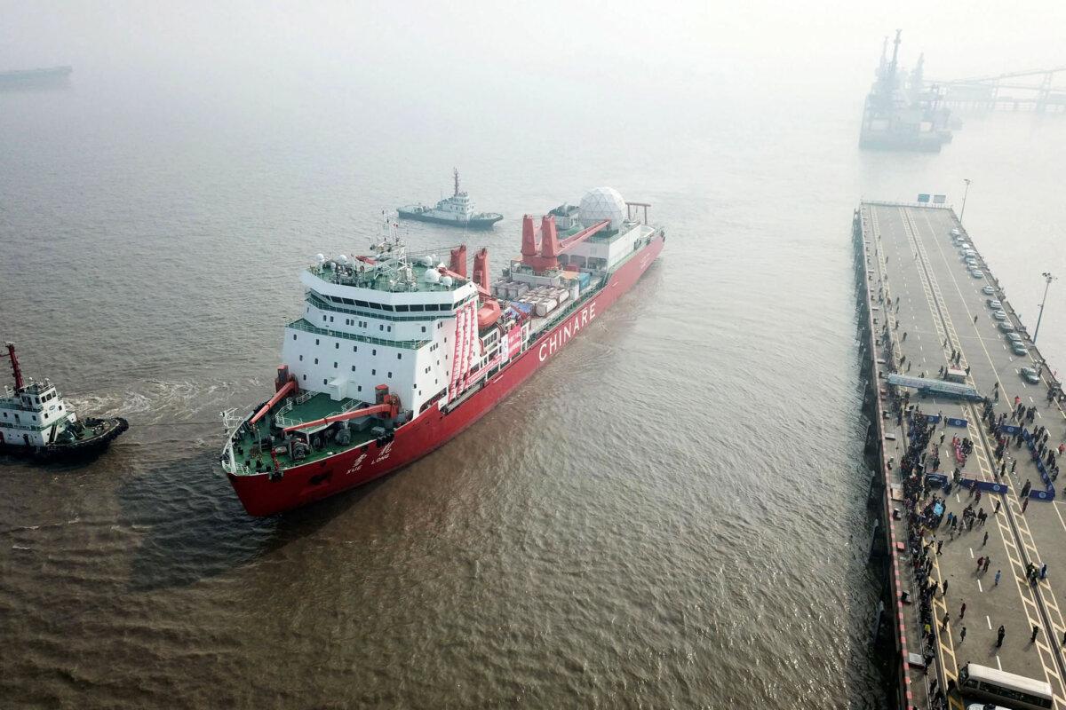 Chinese icebreaker Xuelong sets off from a port in Shanghai on Nov. 8, 2017. (STR/AFP via Getty Images)